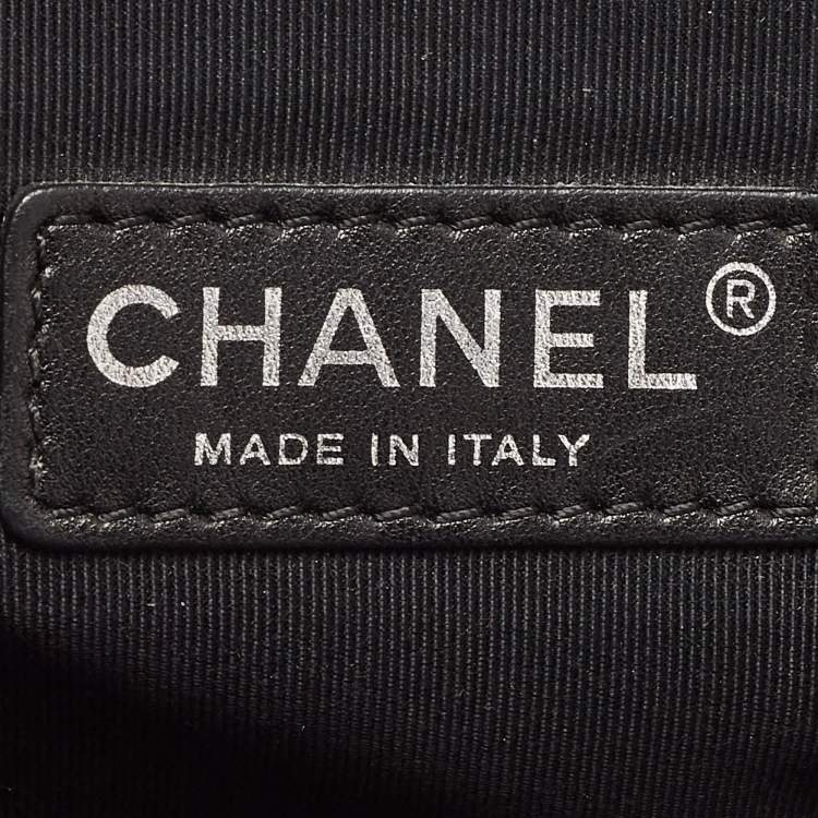 Pre Owned Chanel Black Quilted Leather Medium Boy Flap Bag