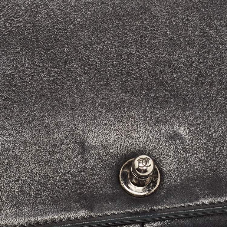 Pre Owned Chanel Black Quilted Leather Medium Boy Flap Bag