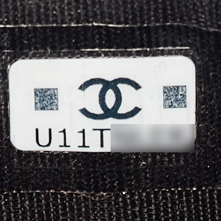 Pre Owned Chanel Grey Quilted Leather 19 Card Holder