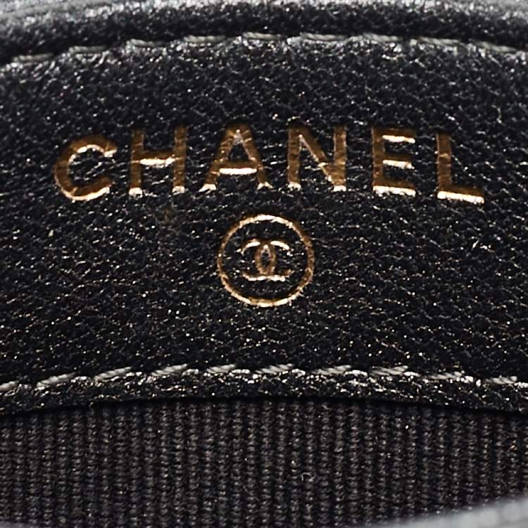 Pre Owned Chanel Grey Quilted Leather 19 Card Holder