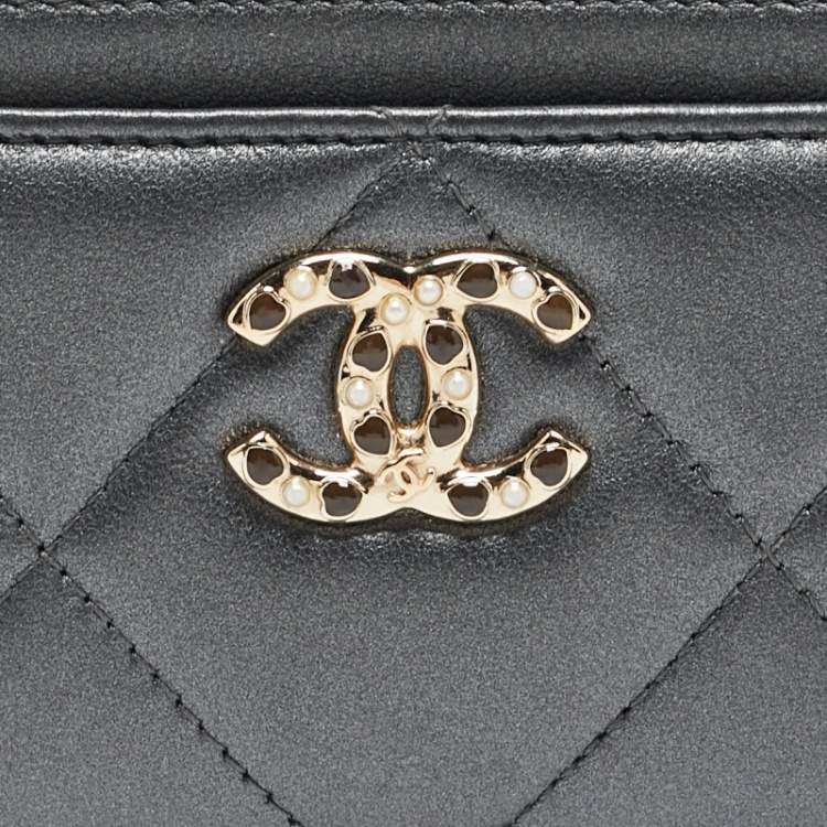 Pre Owned Chanel Grey Quilted Leather 19 Card Holder