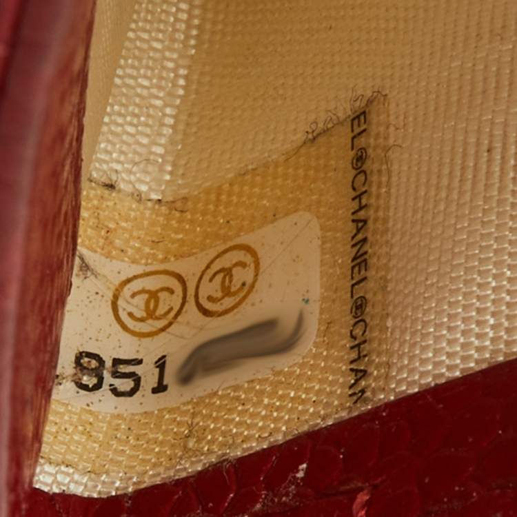 Pre Owned Chanel Red Quilted Caviar Leather CC Card Case