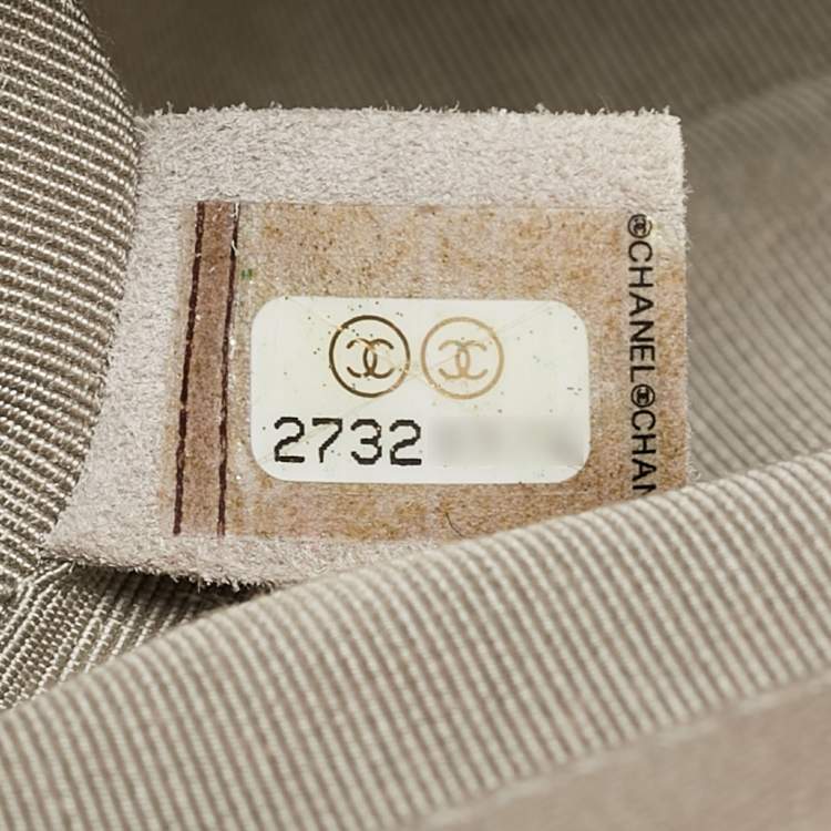 Pre Owned Chanel Grey Quilted Caviar Leather Medium Boy Flap Bag