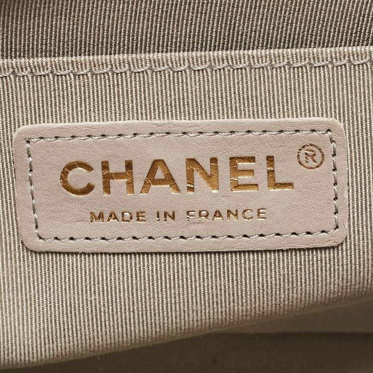 Pre Owned Chanel Grey Quilted Caviar Leather Medium Boy Flap Bag