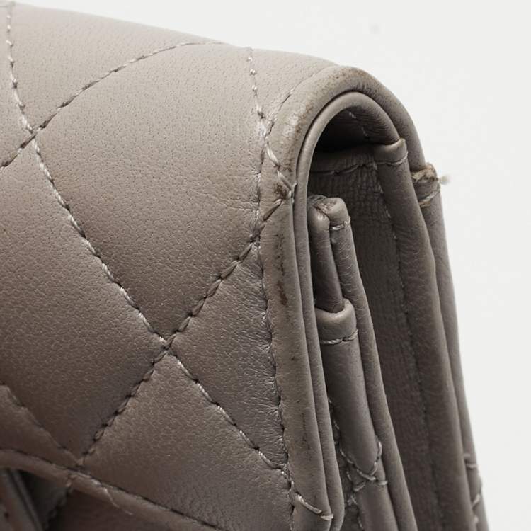 Pre Owned Chanel Grey Quilted Leather Flap Card Holder