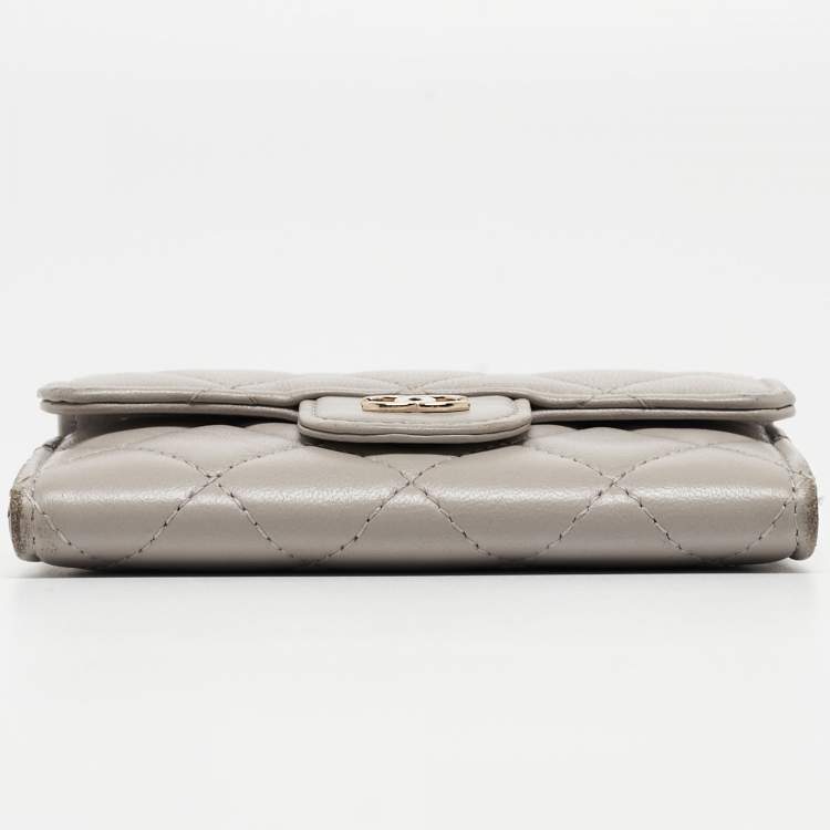 Pre Owned Chanel Grey Quilted Leather Flap Card Holder