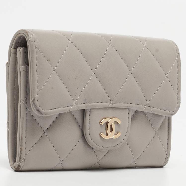 Pre Owned Chanel Grey Quilted Leather Flap Card Holder