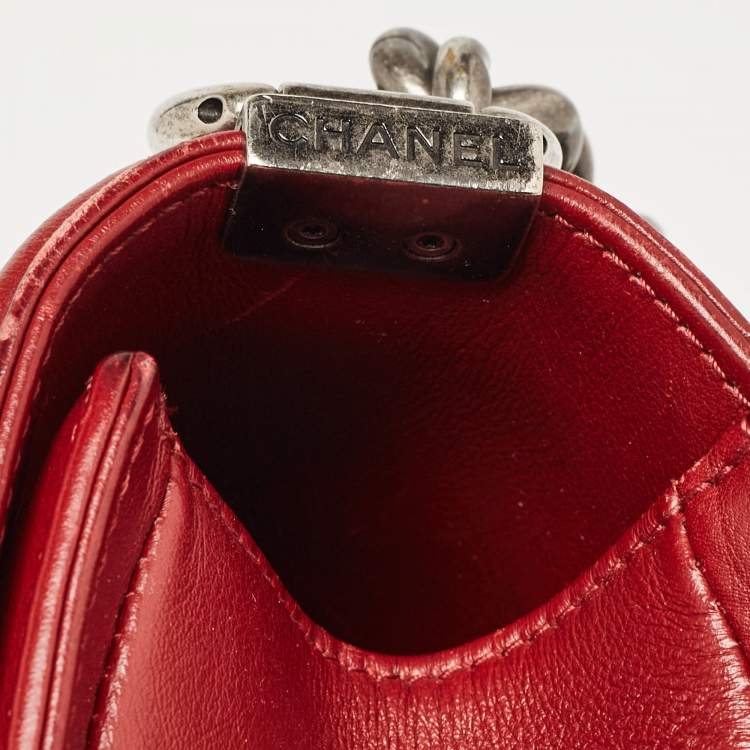 Pre Owned Chanel Red Chevron Leather Medium Boy Bag