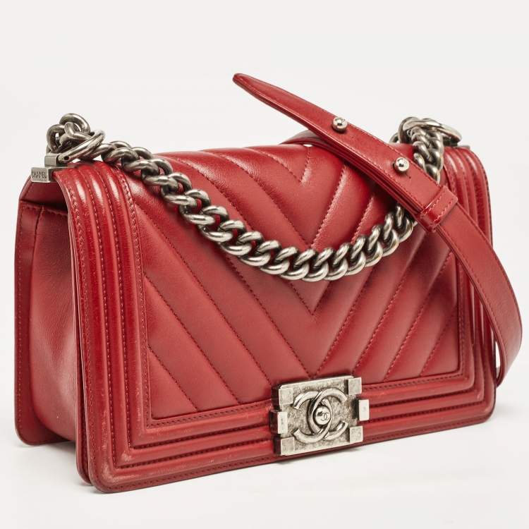 Pre Owned Chanel Red Chevron Leather Medium Boy Bag