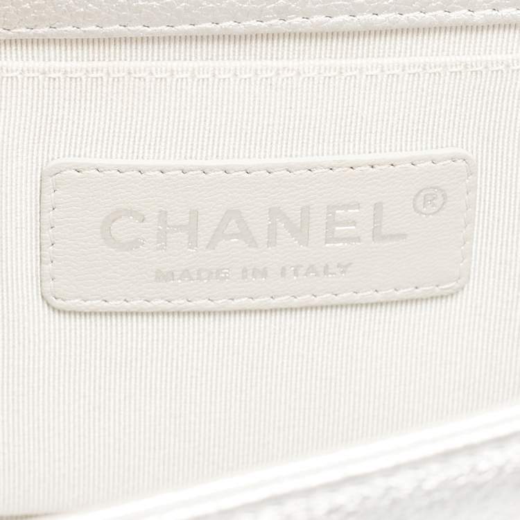 مملوكة مسبقًا Chanel Silver Quilted Leather Small Camellia Applique Boy Flap Bag