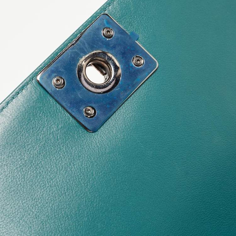 Pre Owned Chanel Green Quilted Leather New Medium Boy Bag