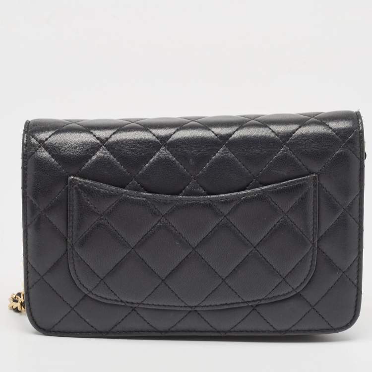 Pre Owned Chanel Black Quilted Leather Classic Wallet on Chain