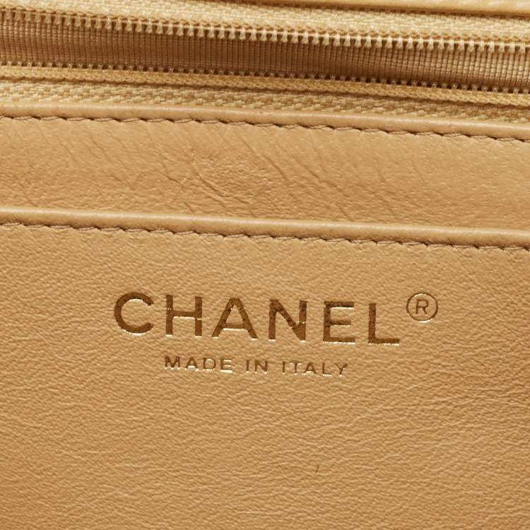 Pre Owned Chanel Cream Quilted Patent Leather Maxi Classic Single Flap Bag