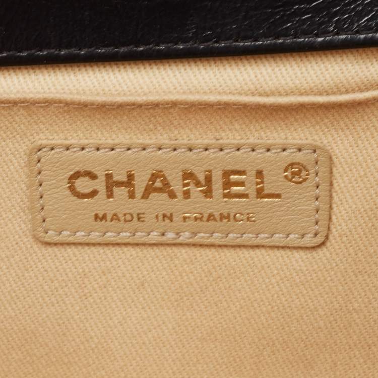 Pre Owned Chanel Black Quilted Glossy Leather Medium Boy Flap Bag