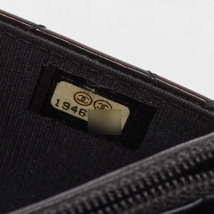 Pre Owned Chanel Metallic Black Quilted Patent Leather Boy Wallet on Chain