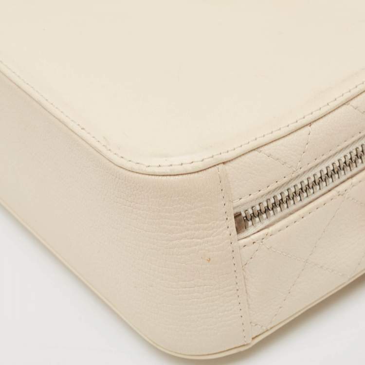 Pre Owned Chanel Off White Quilted Leather Coco Curve Vanity Case Bag