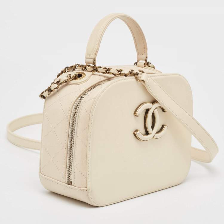 Pre Owned Chanel Off White Quilted Leather Coco Curve Vanity Case Bag