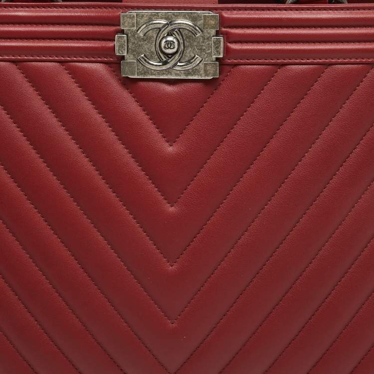 Pre Owned Chanel Red Chevron Quilted Leather Large Boy Shopper Tote