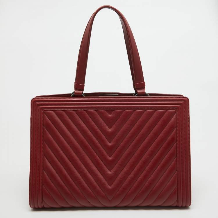 Pre Owned Chanel Red Chevron Quilted Leather Large Boy Shopper Tote