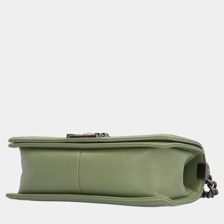 Pre Owned Chanel Green Chevron Leather Medium Boy Flap Bag