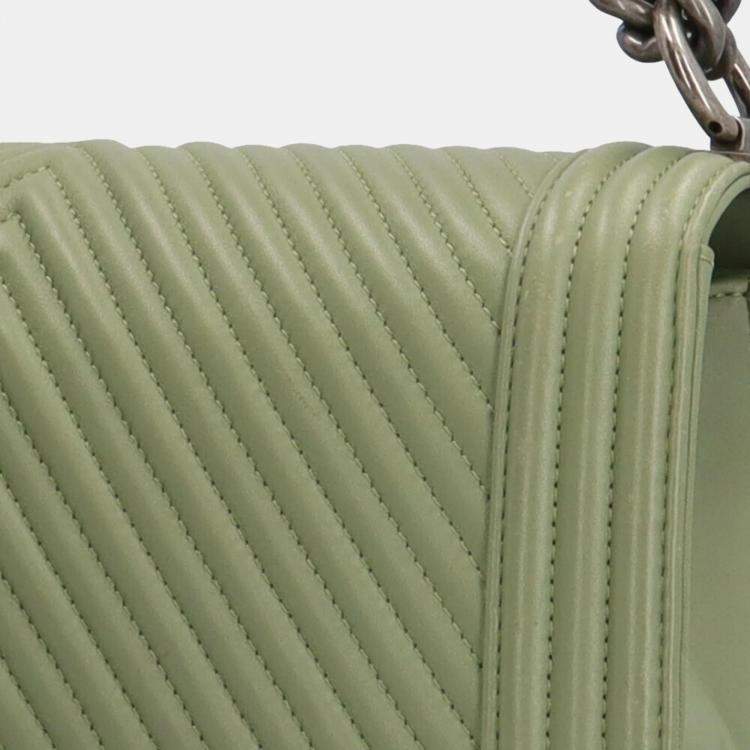 Pre Owned Chanel Green Chevron Leather Medium Boy Flap Bag