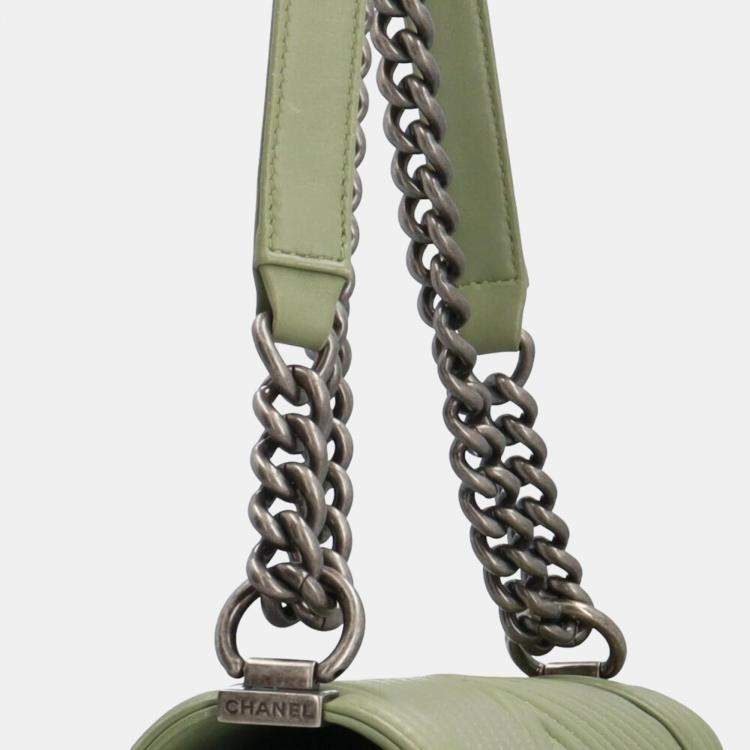 Pre Owned Chanel Green Chevron Leather Medium Boy Flap Bag