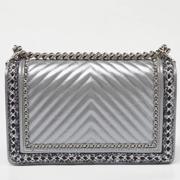 Pre Owned Chanel Silver Quilted Leather New Medium Boy Flap Bag