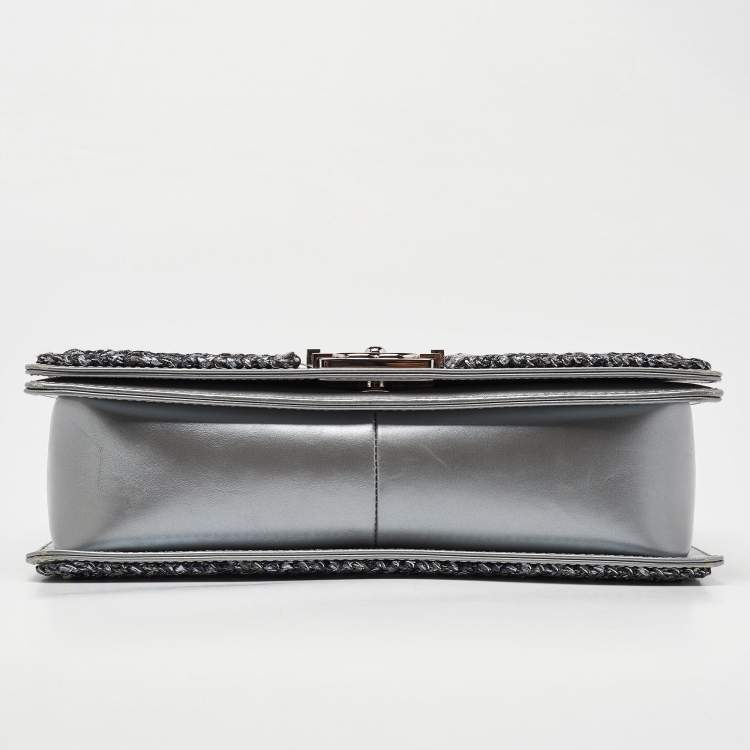 Pre Owned Chanel Silver Quilted Leather New Medium Boy Flap Bag