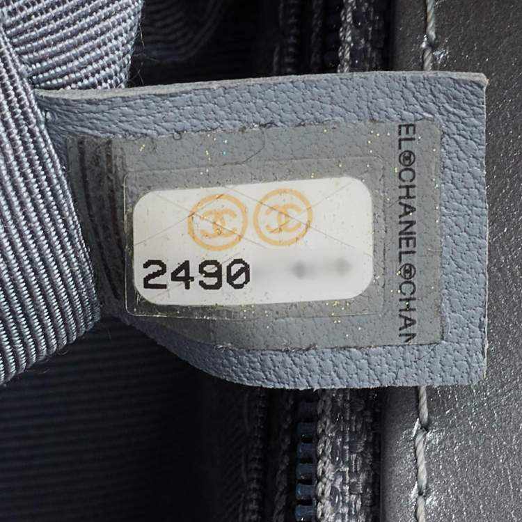 Pre Owned Chanel Silver Quilted Leather New Medium Boy Flap Bag