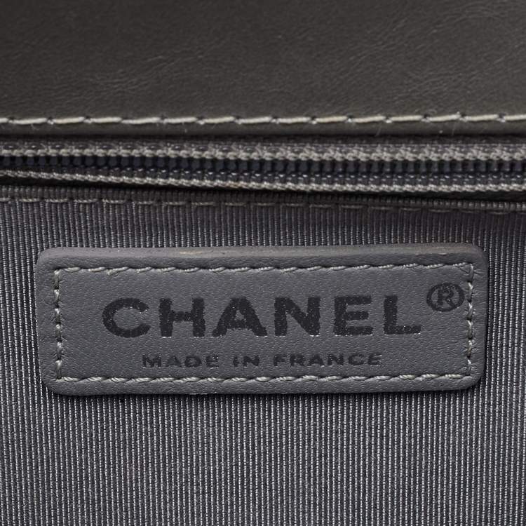 Pre Owned Chanel Silver Quilted Leather New Medium Boy Flap Bag