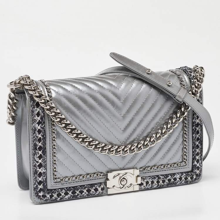 Pre Owned Chanel Silver Quilted Leather New Medium Boy Flap Bag