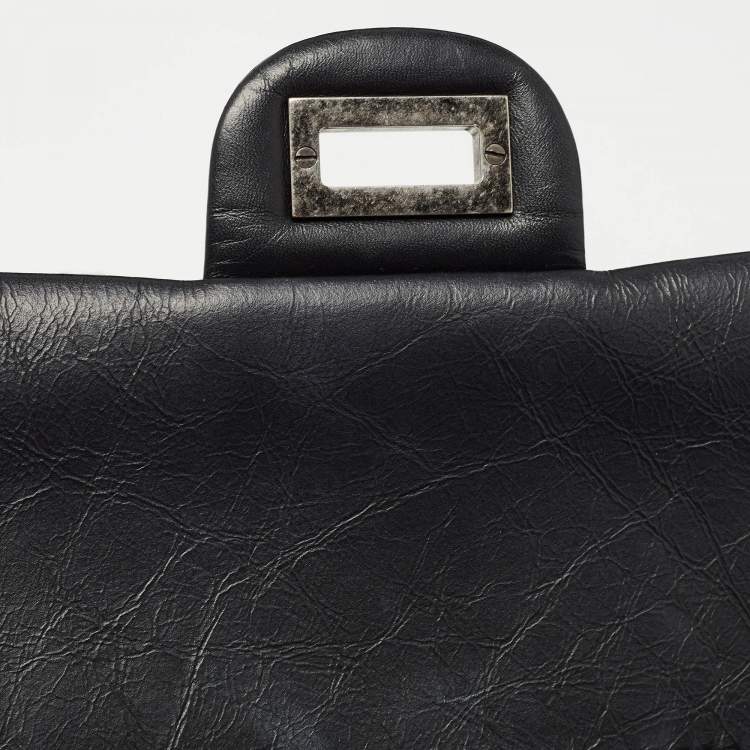 Pre Owned Chanel Black Quilted Aged Leather Reissue 2.55 Classic 226 Flap Bag