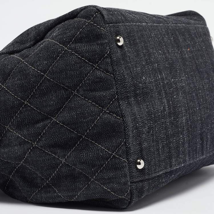 Pre Owned Chanel Dark Blue Quilted Denim Bowler Bag
