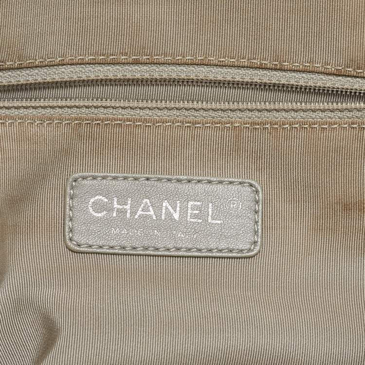 Pre Owned Chanel Dark Blue Quilted Denim Bowler Bag