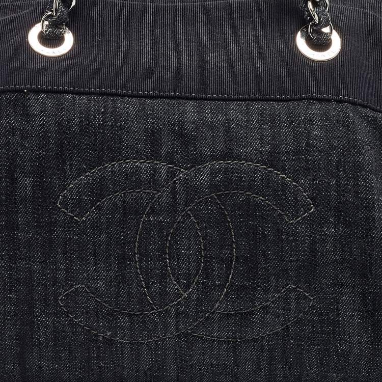 Pre Owned Chanel Dark Blue Quilted Denim Bowler Bag