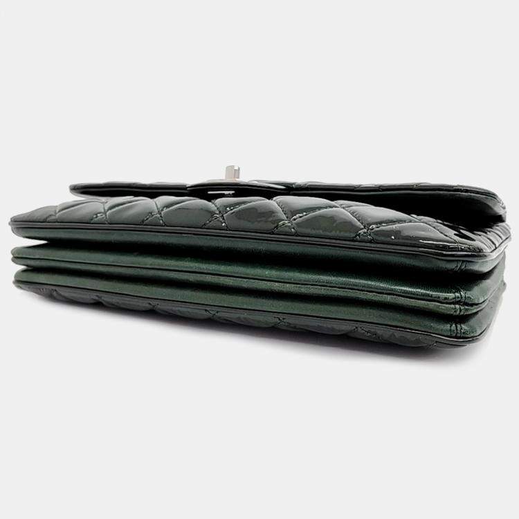 Pre Owned Chanel Green Tone Pendant Chain shoulder bag