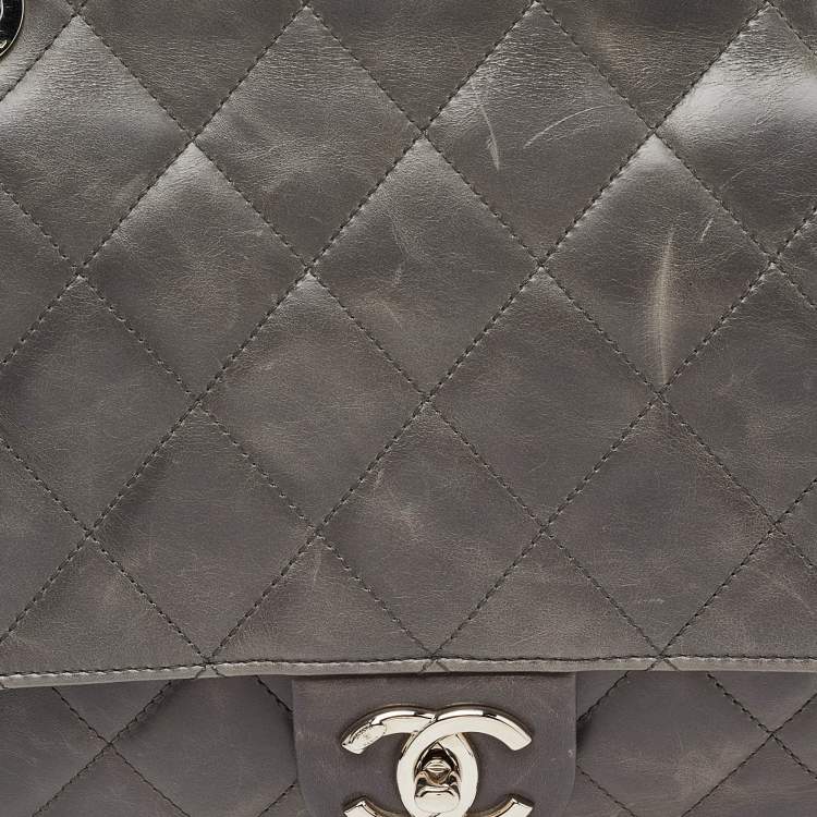 Pre Owned Chanel Grey Quilted Glazed Leather Small CC Delivery Bag