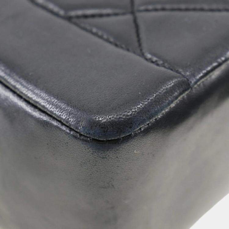 مملوكة مسبقًا Chanel Black Leather Medium Vintage Diana Shoulder Bag