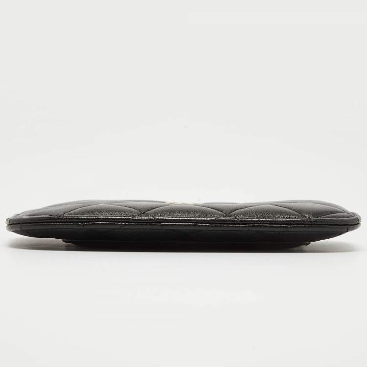 مملوكة مسبقًا Chanel Black/Burgundy Quilted Leather CC Curved Card Holder 