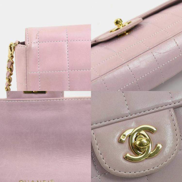 Pre Owned Chanel Light Pink Leather Chocolate Bar Shoulder Bag