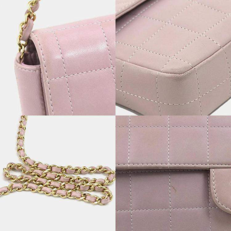 Pre Owned Chanel Light Pink Leather Chocolate Bar Shoulder Bag