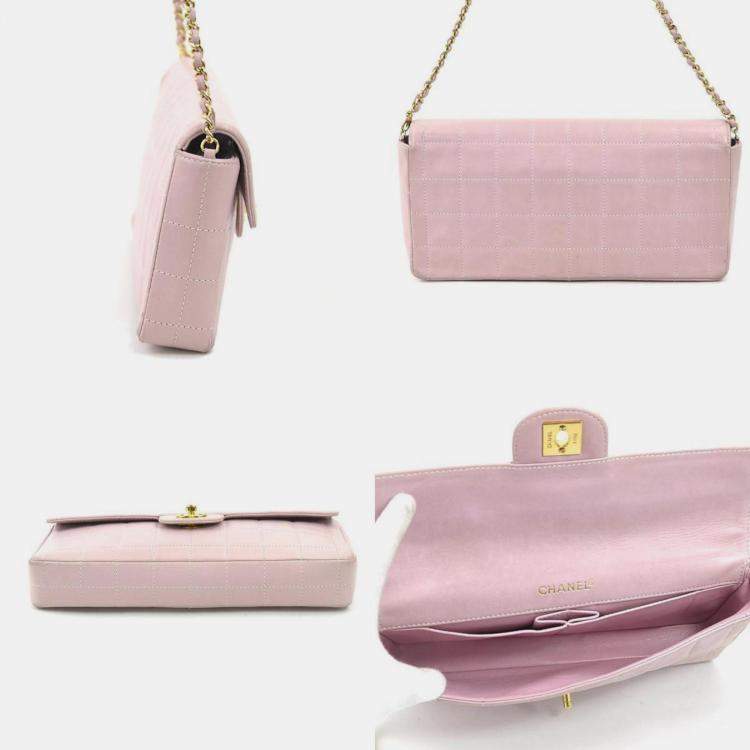 Pre Owned Chanel Light Pink Leather Chocolate Bar Shoulder Bag