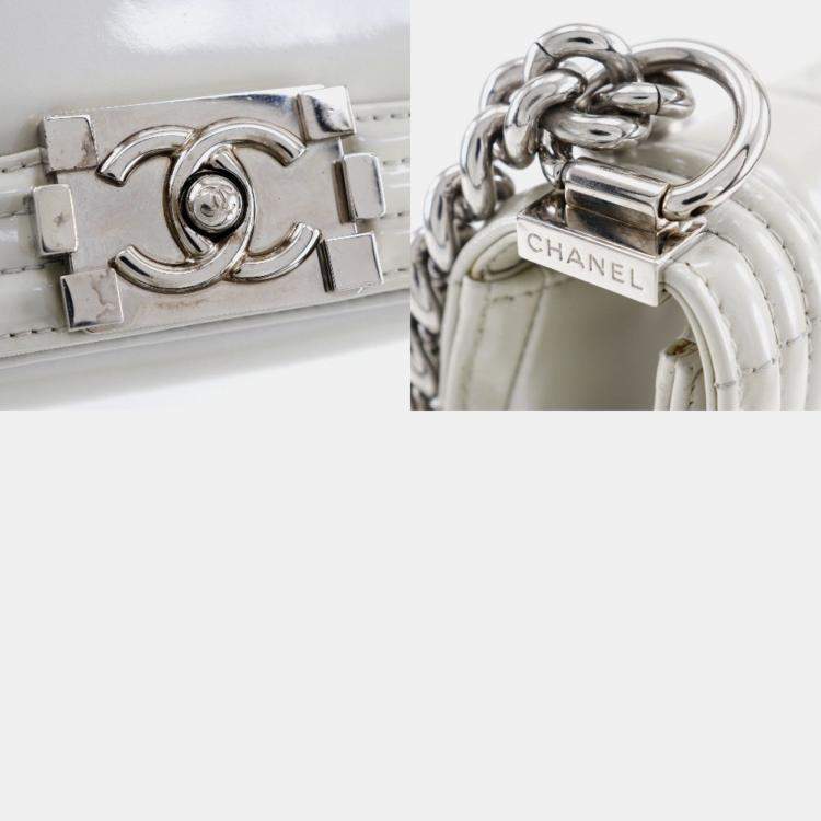 Pre Owned Chanel White Leather Large Reverso Boy Bag