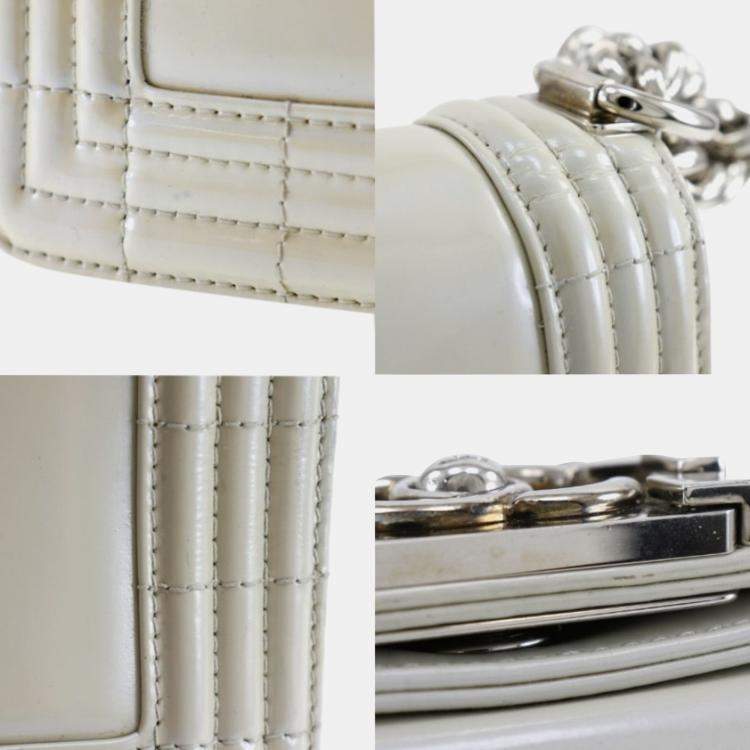 Pre Owned Chanel White Leather Large Reverso Boy Bag