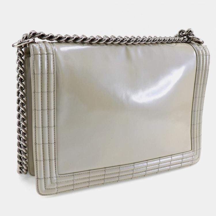 Pre Owned Chanel White Leather Large Reverso Boy Bag