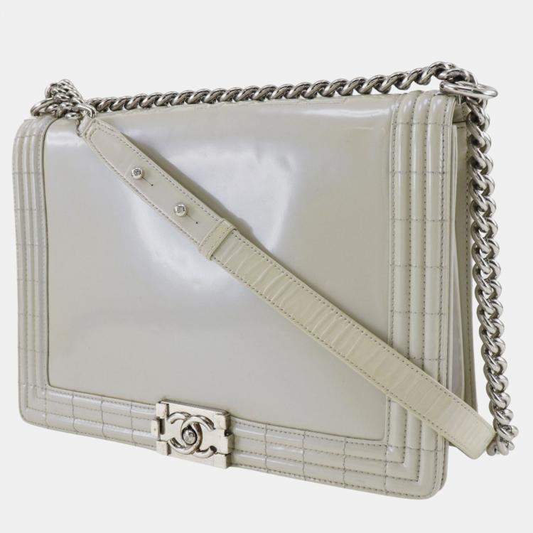 Pre Owned Chanel White Leather Large Reverso Boy Bag