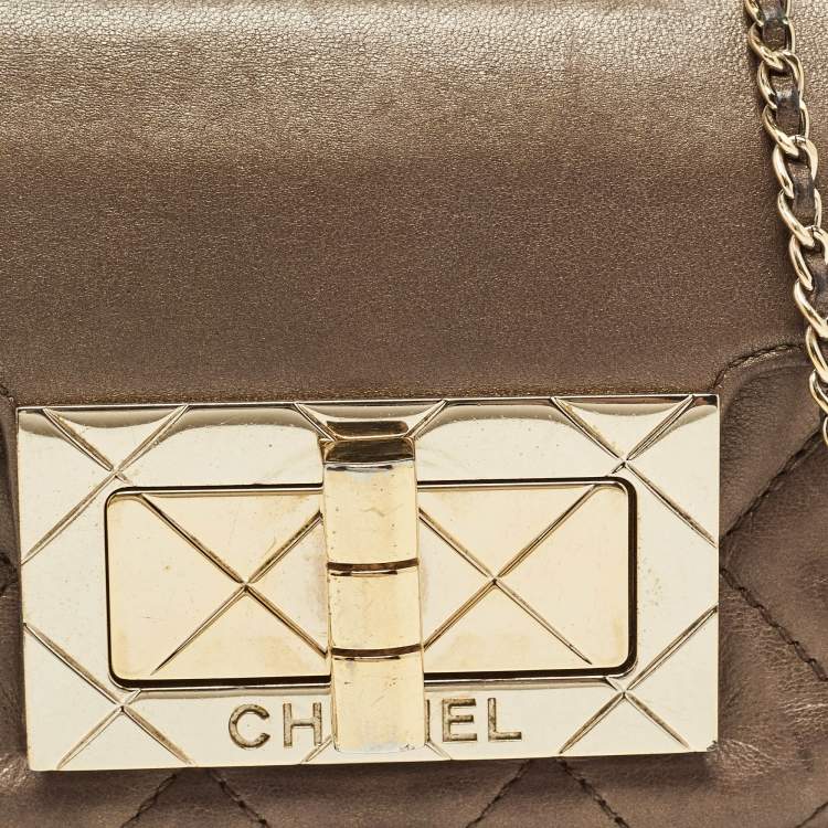 Pre Owned Chanel Olive Green Quilted Leather Reissue Lock Chain Clutch