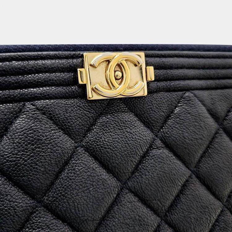 مملوكة مسبقًا Chanel Navy Blue Caviar Leather Boy Clutch Bag