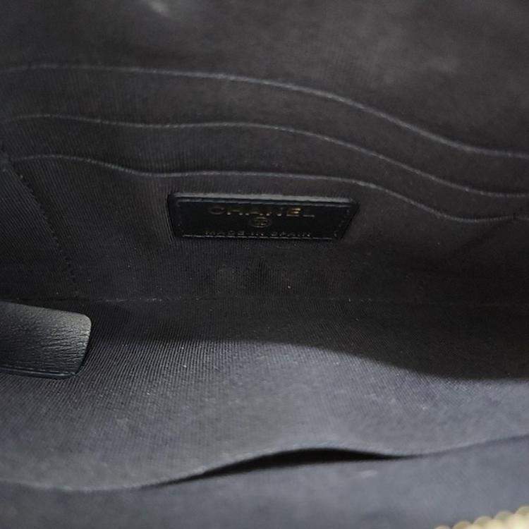 مملوكة مسبقًا Chanel Navy Blue Caviar Leather Boy Clutch Bag