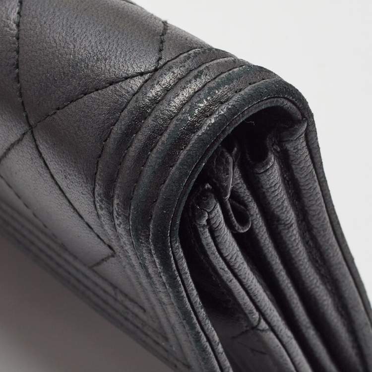 Pre Owned Chanel Black Quilted Leather Large Boy Gusset Flap Wallet